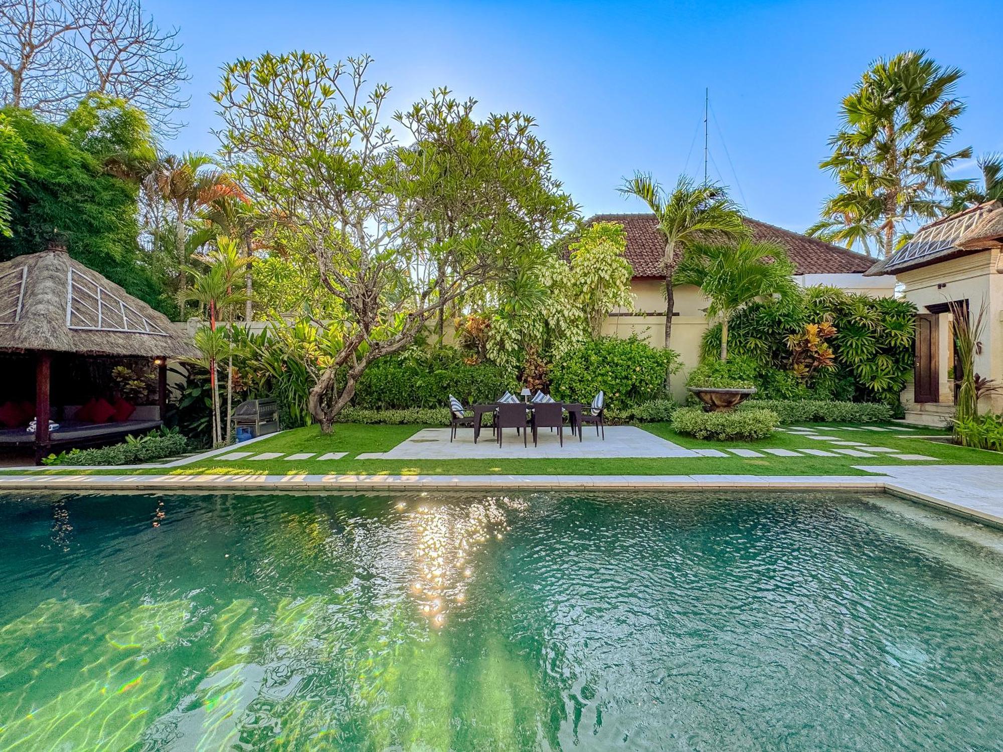 Villa Bugis Abimanyu Seminyak Номер фото
